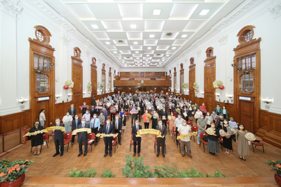 港大舉行長期服務獎頒獎禮表揚逾260位教職員